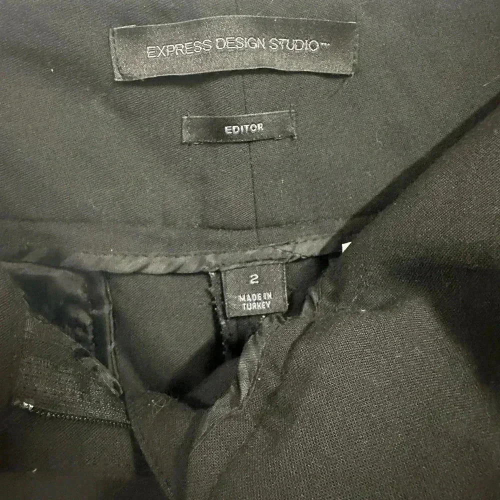 Express Editor Cropped Black Pants Size 2 - Picture 5 of 6